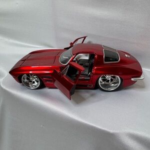 JADA TOYS BIGTIME MUSCLE 1/24 1963 CORVETTE STINGRAY 90218 CANDY RED